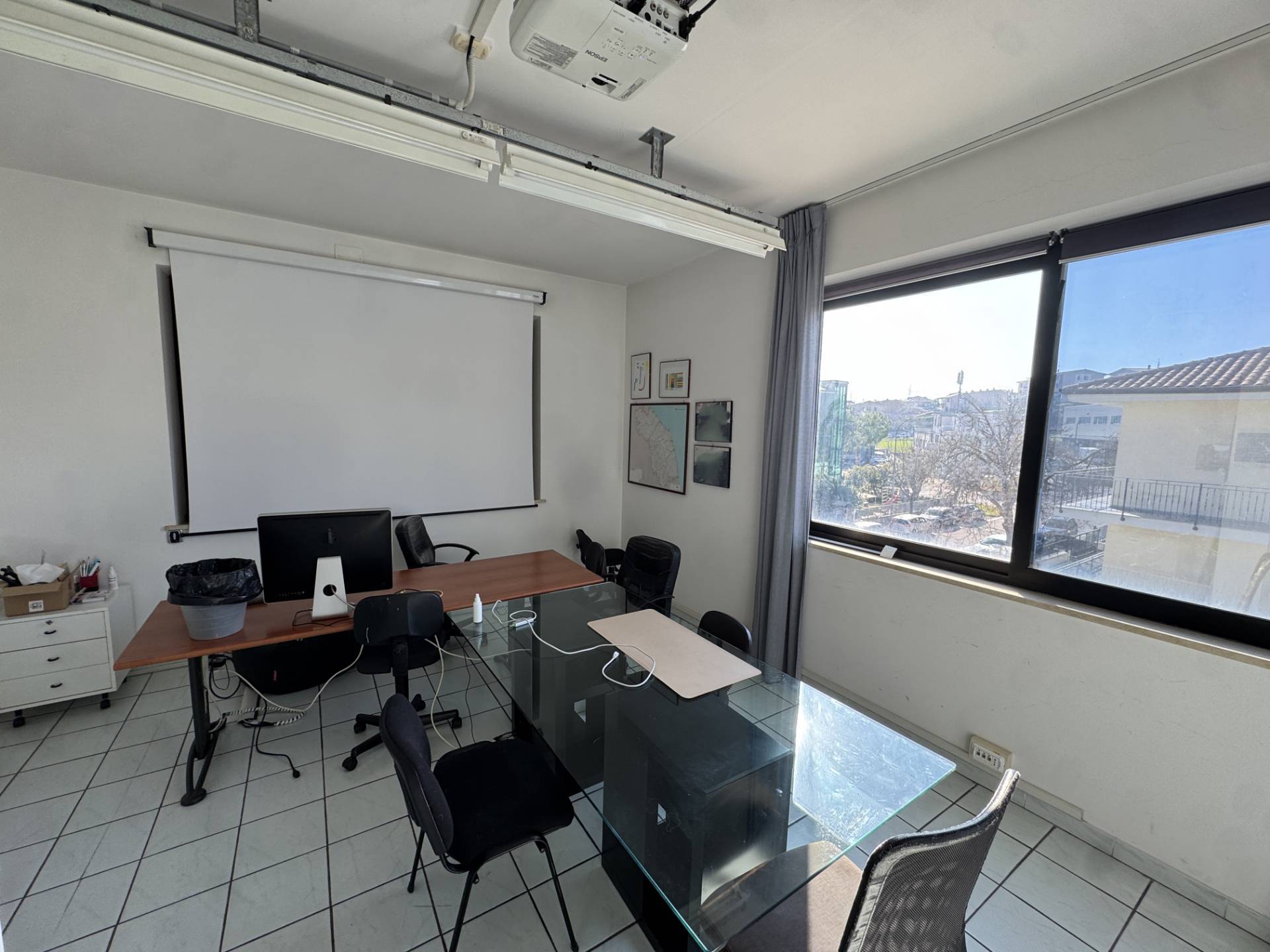 Locale commerciale - artigianale - uffici in vendita a Porto San Giorgio, Salvano