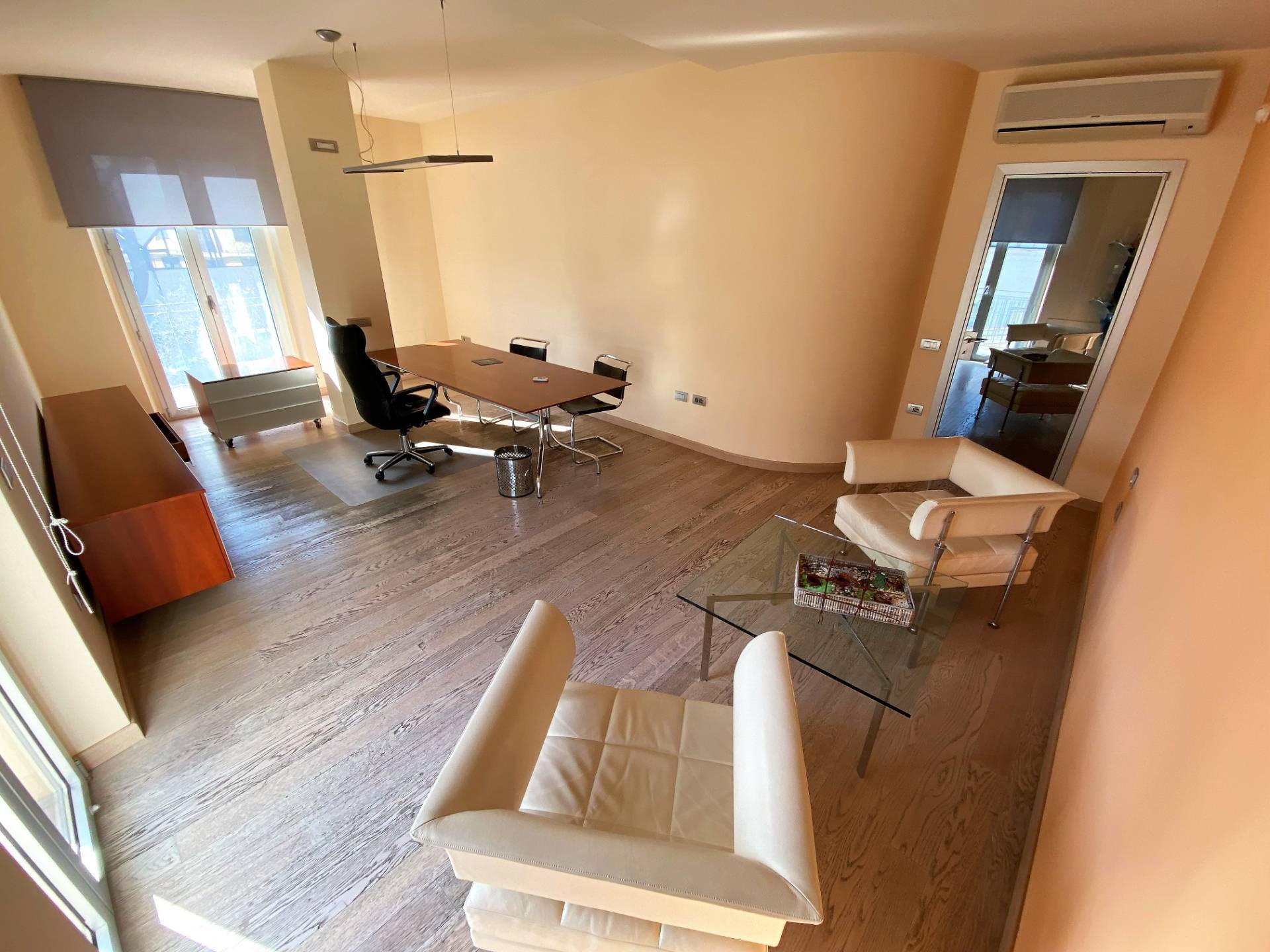 Locale commerciale - artigianale - uffici in vendita a Porto San Giorgio, Salvano