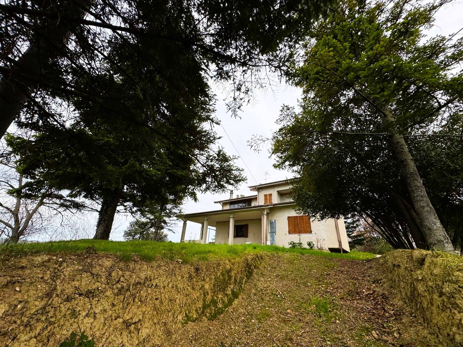 Casa Colonica con Terreno in vendita a Montottone