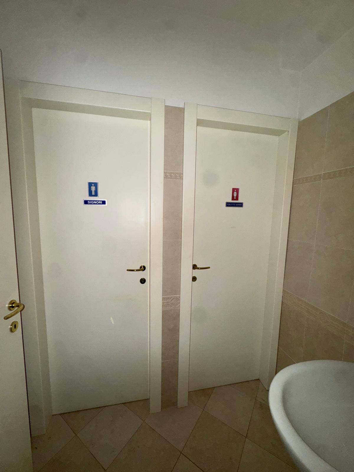 Locale commerciale - artigianale - uffici in vendita a Porto San Giorgio, Piazza Gaslini