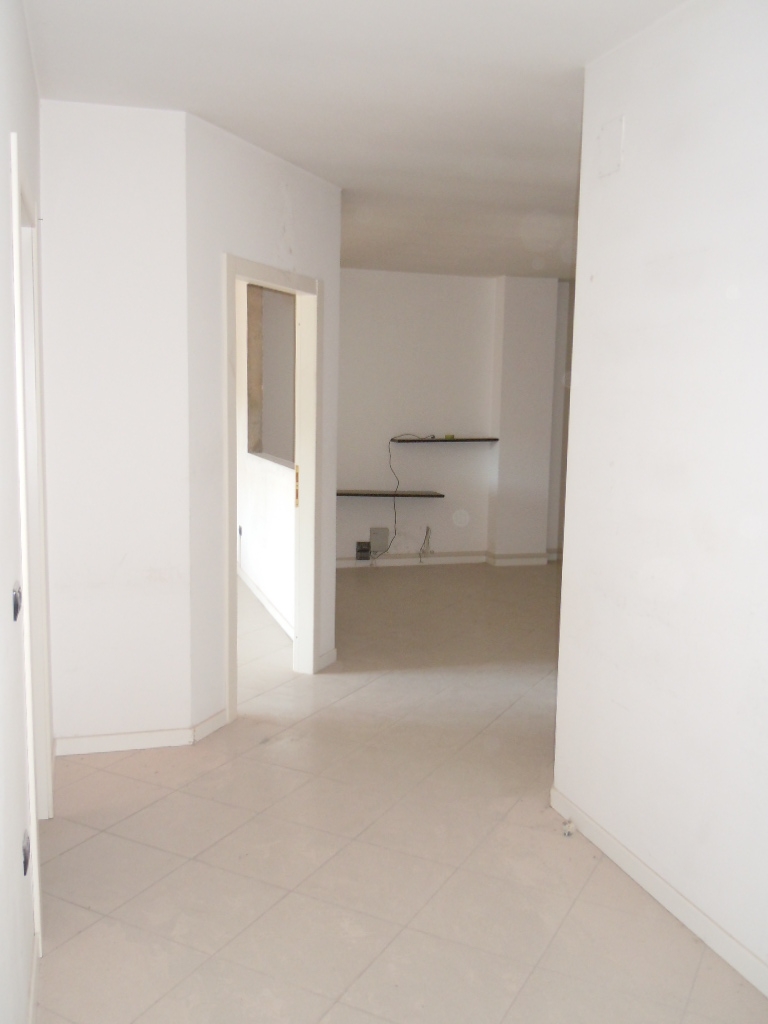 Locale commerciale - artigianale - uffici in vendita a Porto San Giorgio