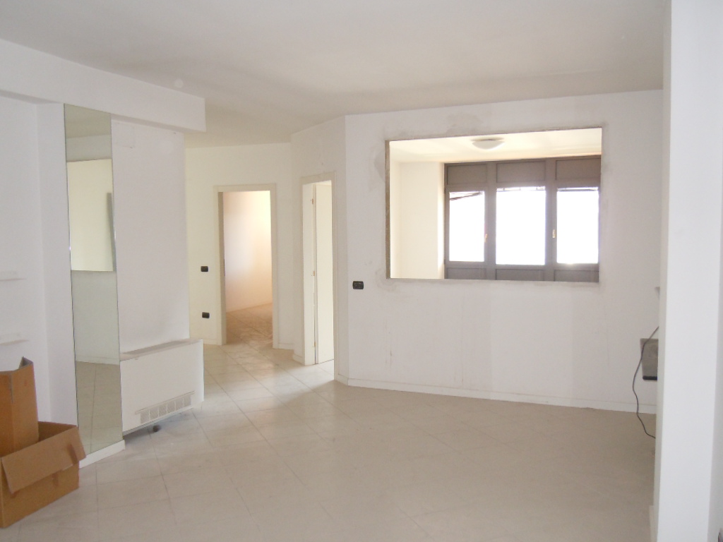 Locale commerciale - artigianale - uffici in vendita a Porto San Giorgio