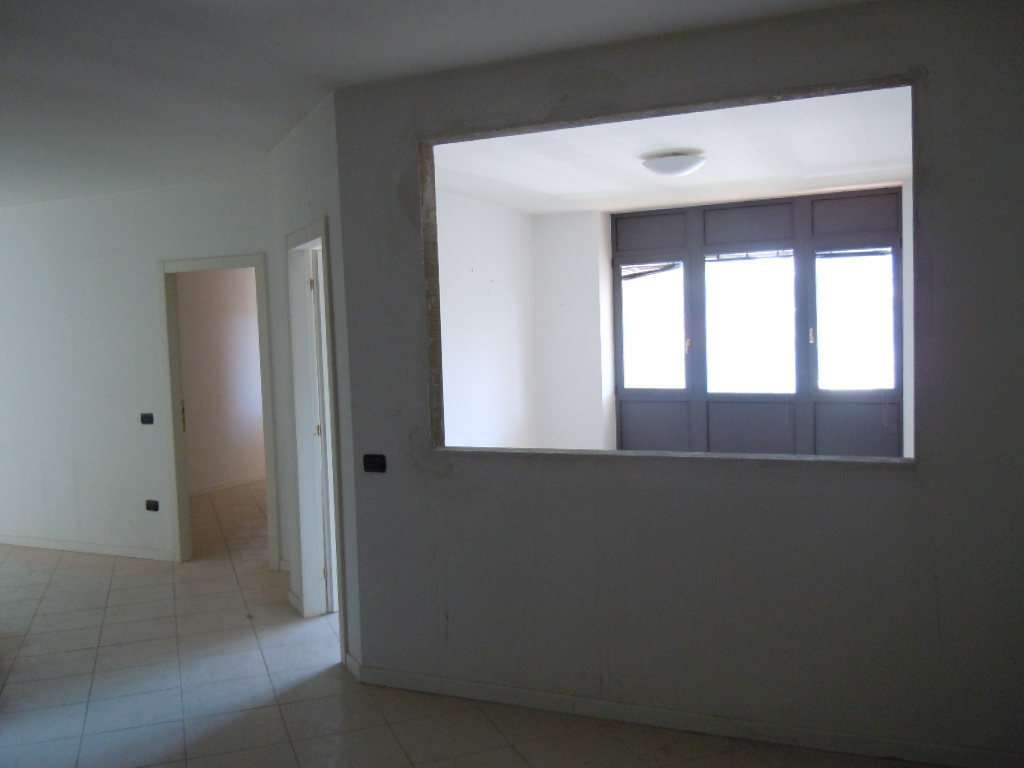 Locale commerciale - artigianale - uffici in vendita a Porto San Giorgio