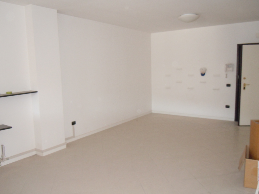 Locale commerciale - artigianale - uffici in vendita a Porto San Giorgio