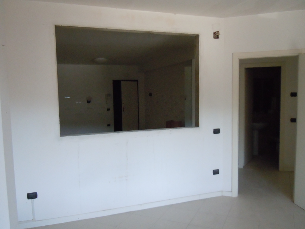 Locale commerciale - artigianale - uffici in vendita a Porto San Giorgio