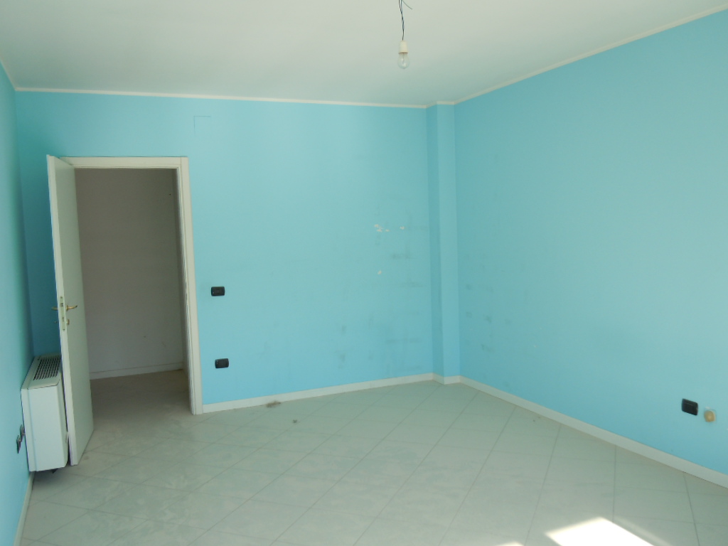 Locale commerciale - artigianale - uffici in vendita a Porto San Giorgio