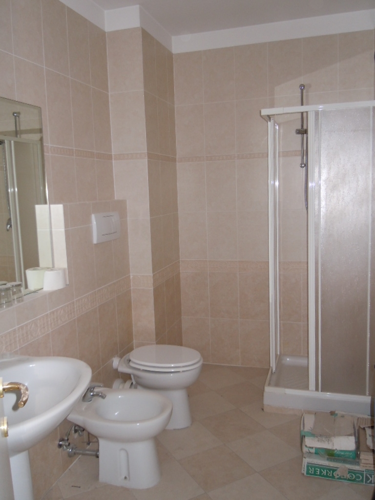 Locale commerciale - artigianale - uffici in vendita a Porto San Giorgio