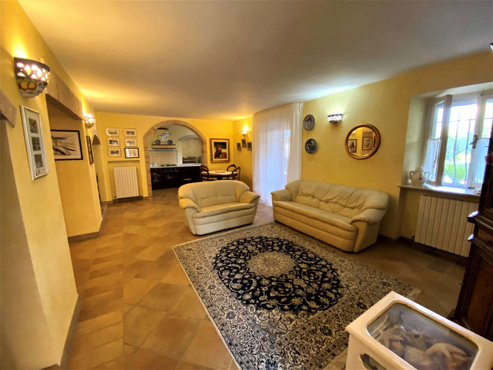 Casa Colonica con Terreno in vendita a Fermo, Salvano