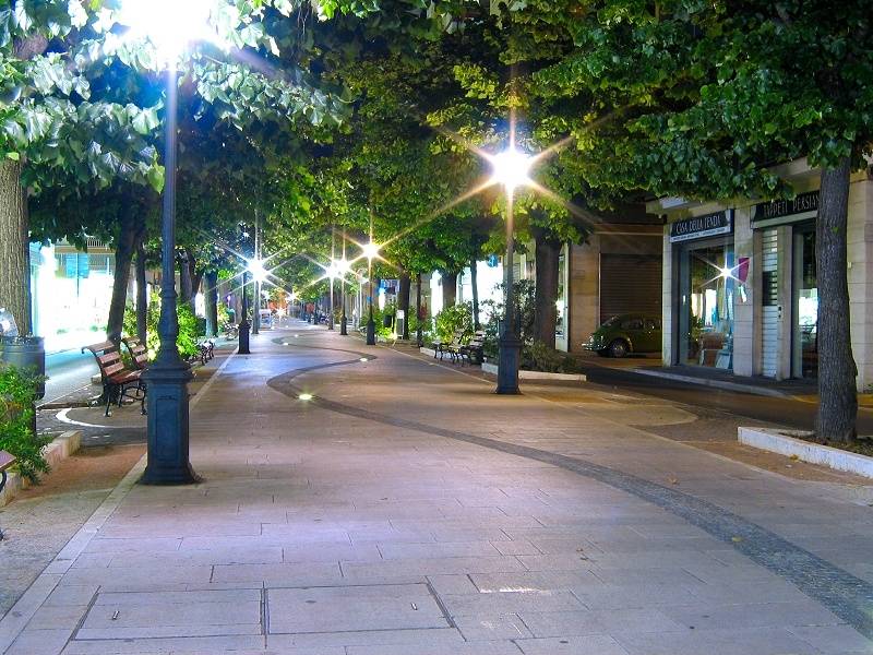 Locale commerciale - artigianale - uffici in vendita a Porto San Giorgio, Centro