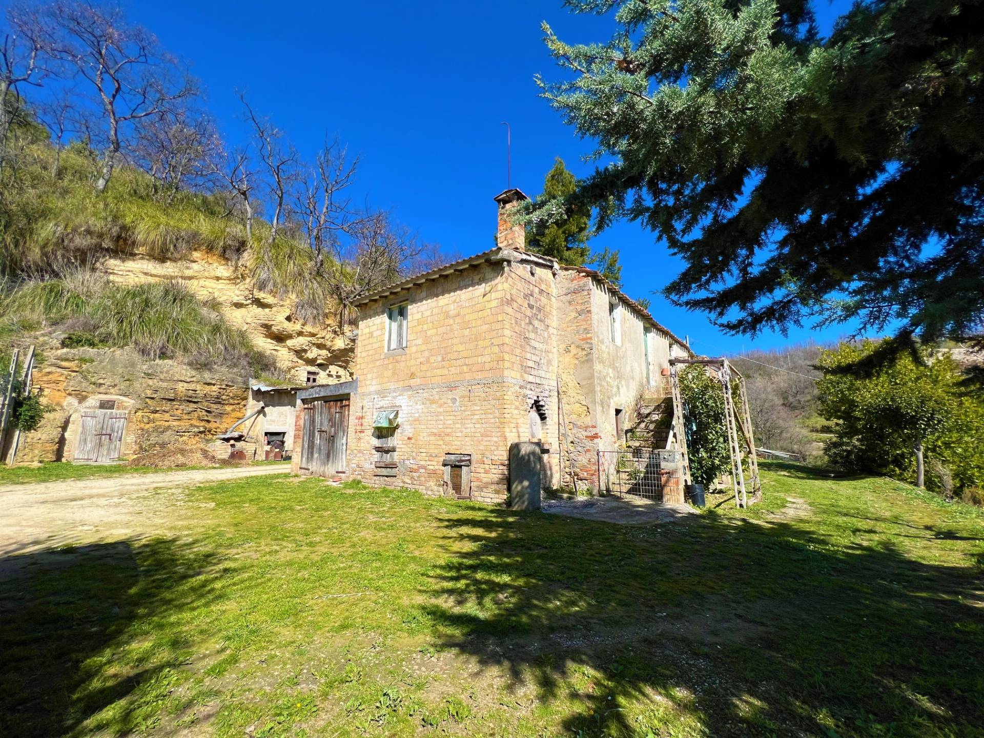 Casa singola - Soluzione indipendente in vendita a Montefiore dell'Aso, Aso