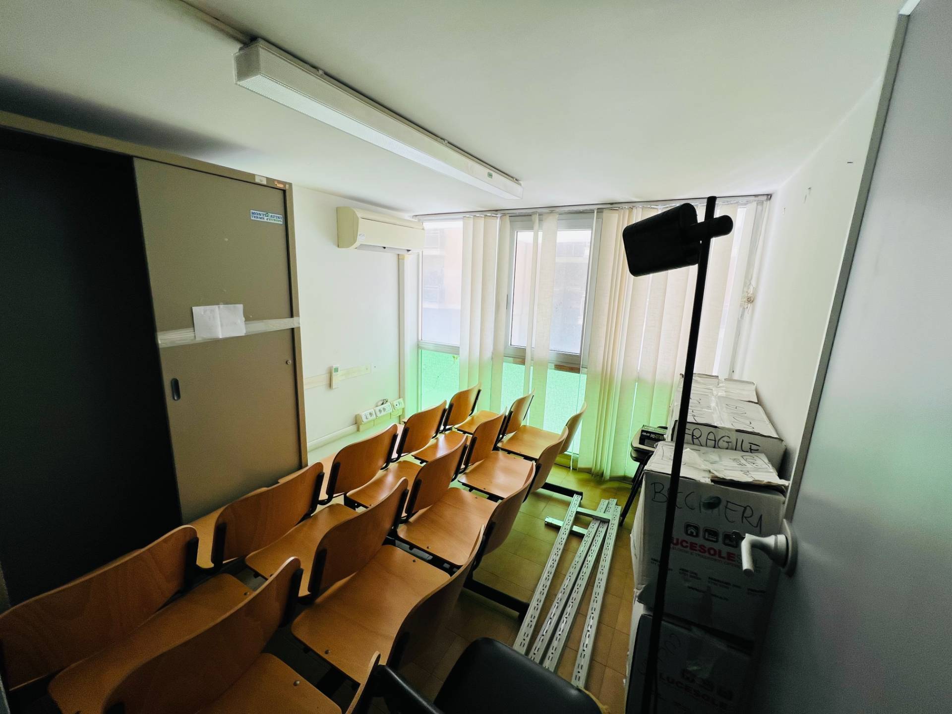 Locale commerciale - artigianale - uffici in vendita a Porto San Giorgio, Piazza Torino