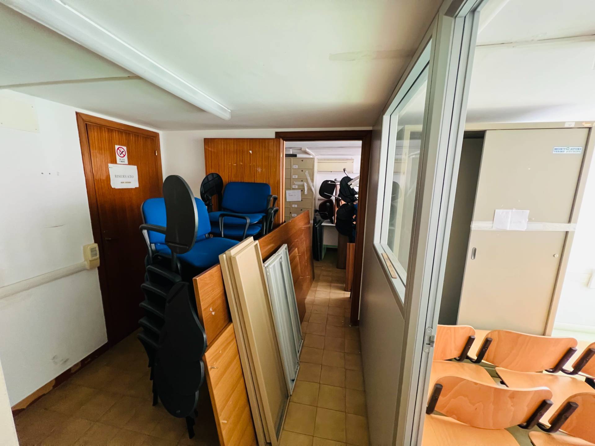 Locale commerciale - artigianale - uffici in vendita a Porto San Giorgio, Piazza Torino