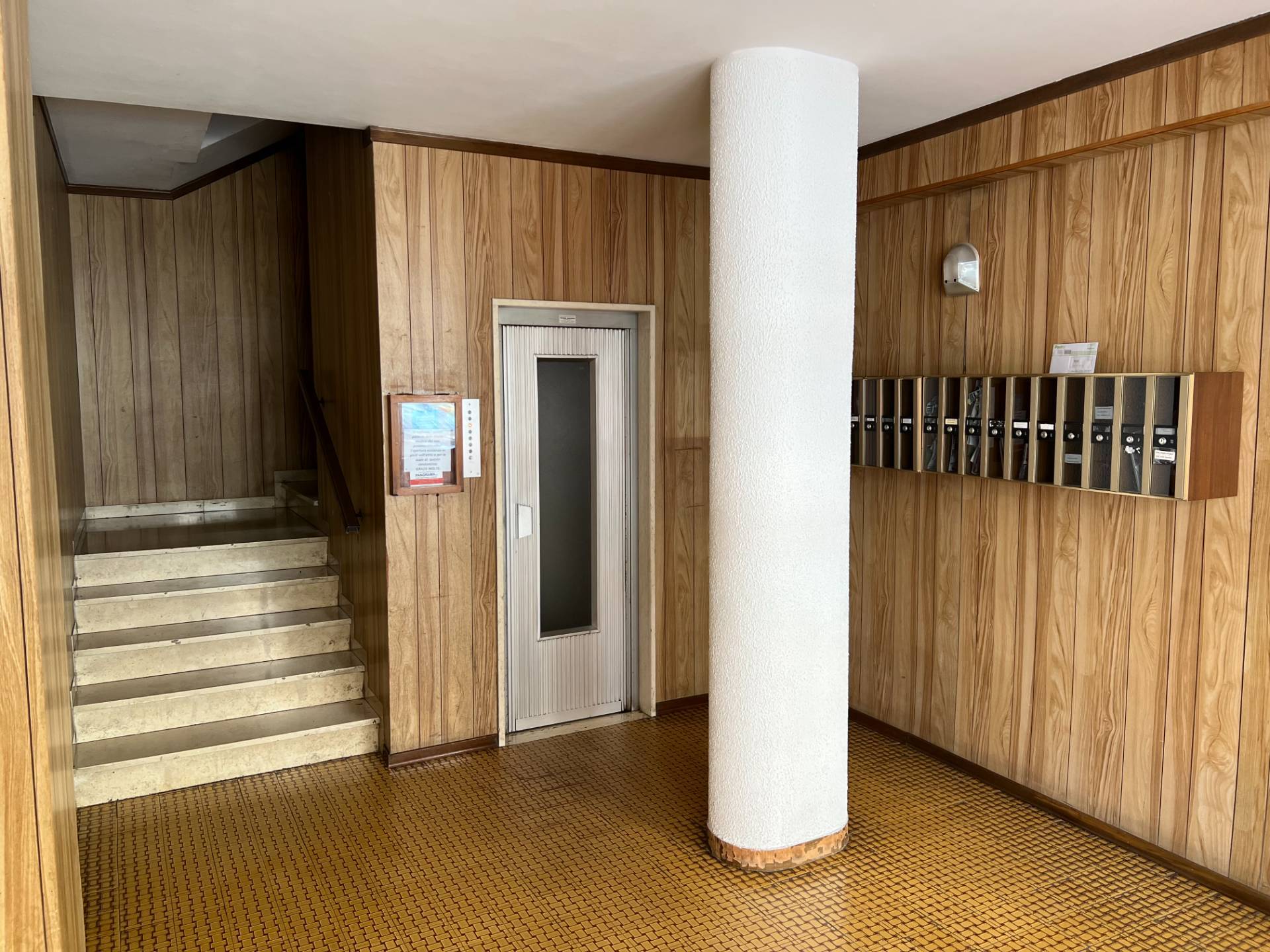 Locale commerciale - artigianale - uffici in vendita a Porto San Giorgio, Piazza Torino