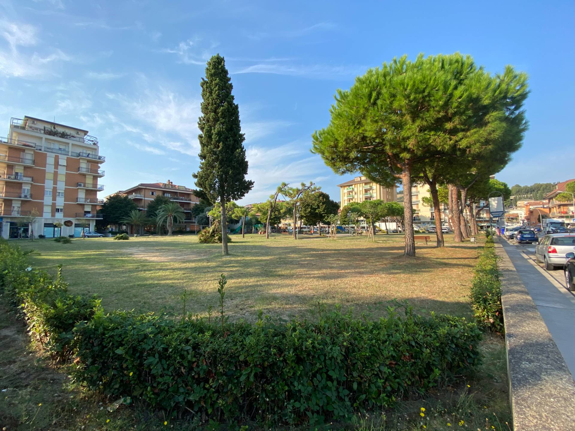 Locale commerciale - artigianale - uffici in vendita a Porto San Giorgio, Piazza Torino