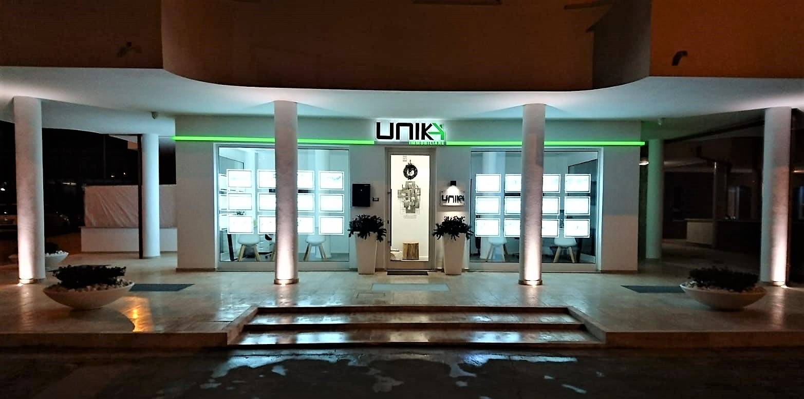 Locale commerciale - artigianale - uffici in vendita a Porto San Giorgio, Piazza Torino