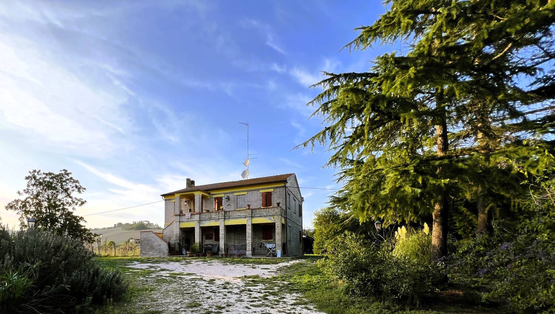 Casa Colonica con Terreno in vendita a Fermo, Contrada Ete Caldarette