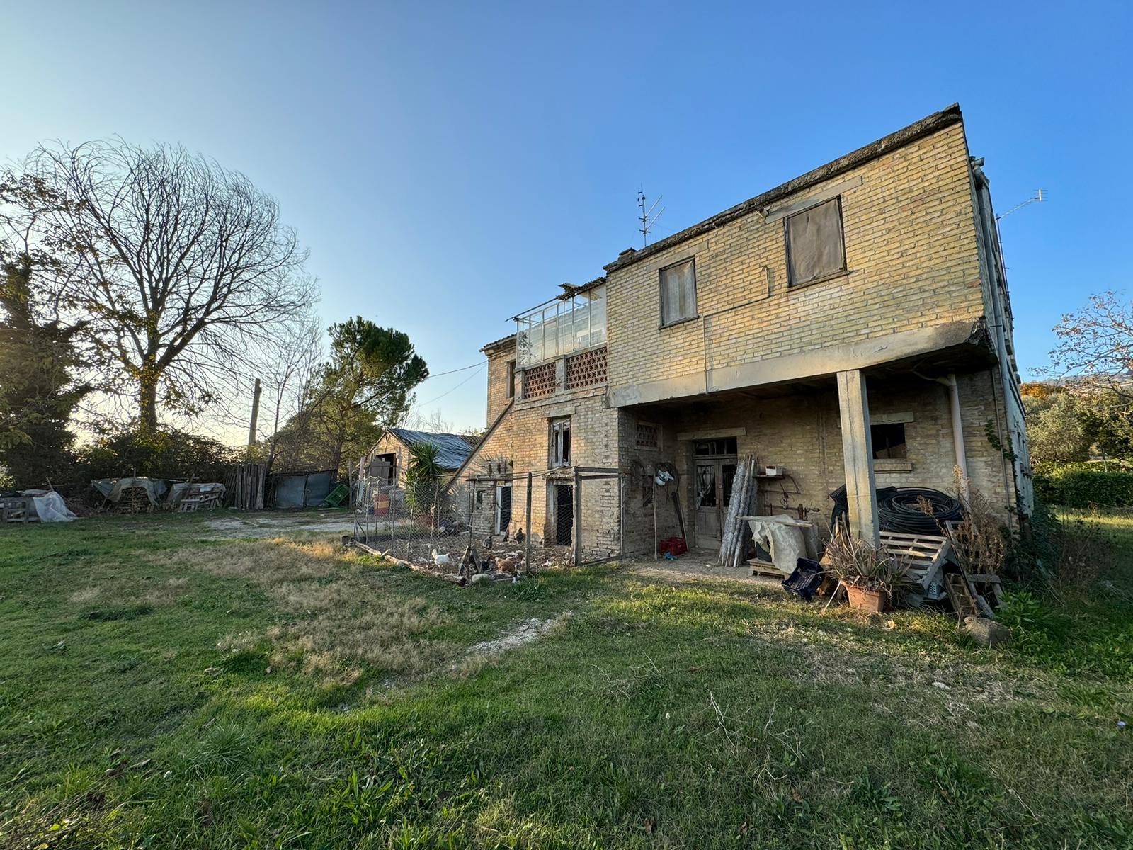 Casa Colonica con Terreno in vendita a Monterubbiano, Rubbianello