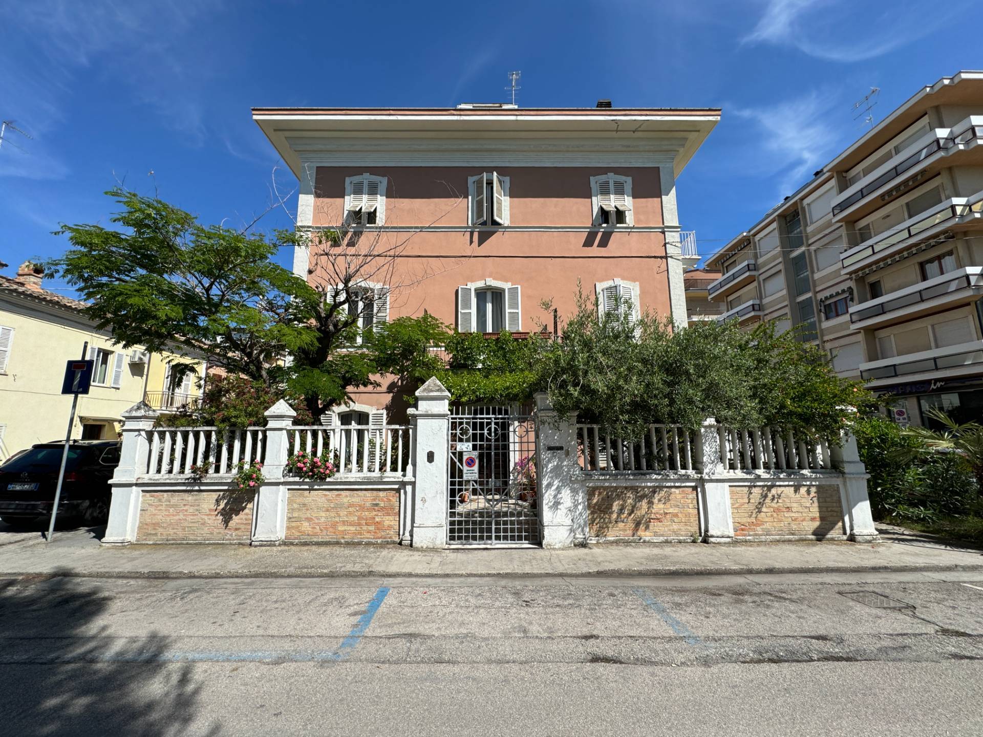 Villa con Giardino in vendita a Porto San Giorgio, Piazza Mentana