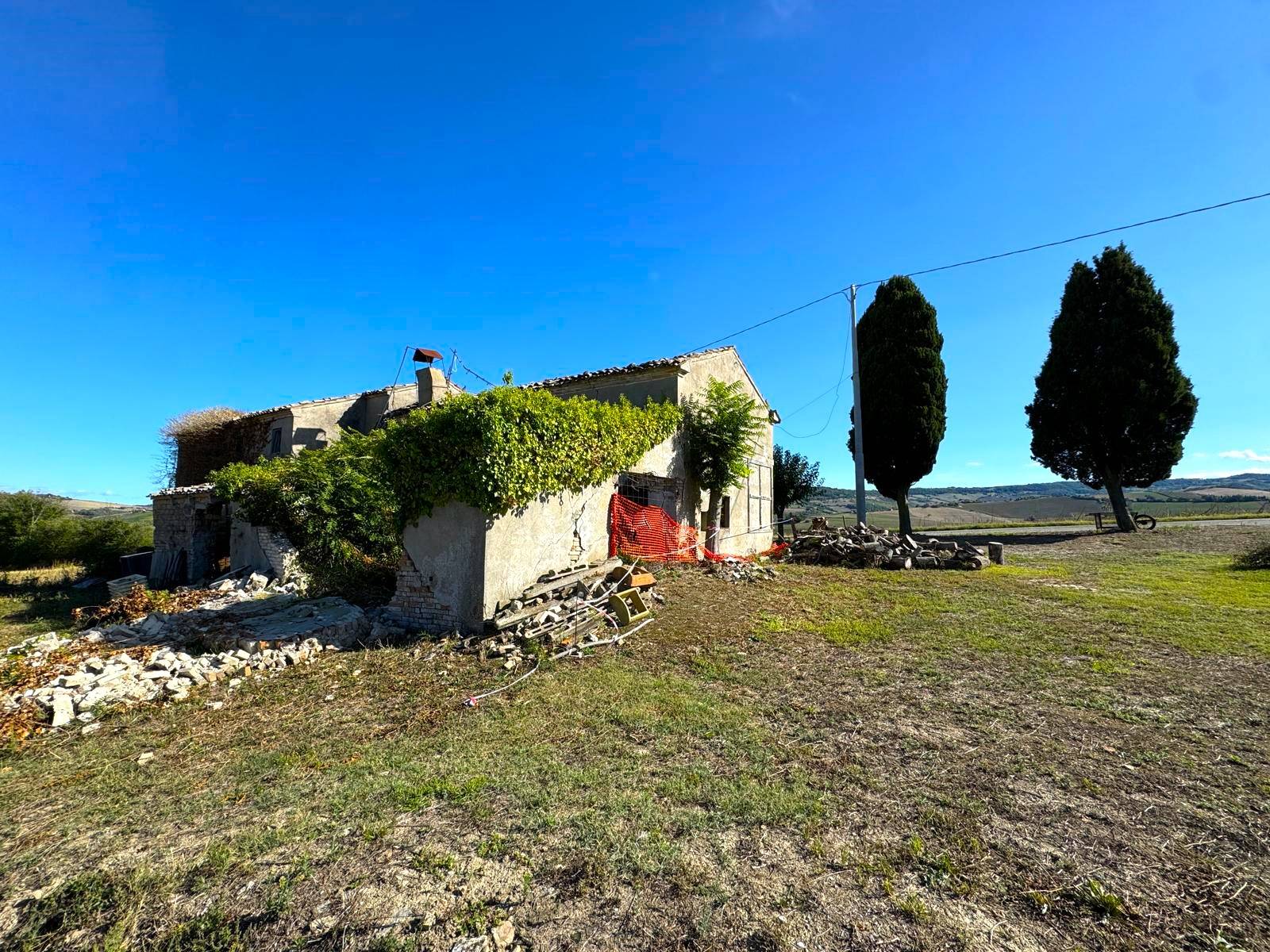 Casa Colonica con Terreno in vendita a Fermo, Santa Caterina