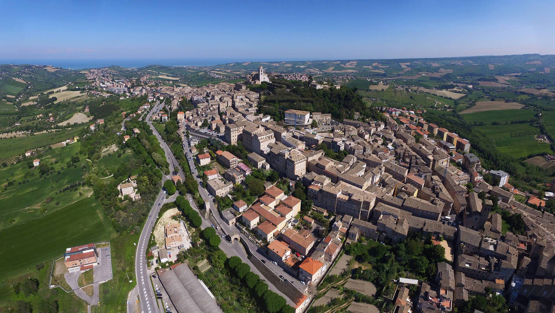 Casa Colonica con Terreno in vendita a Fermo, Santa Caterina