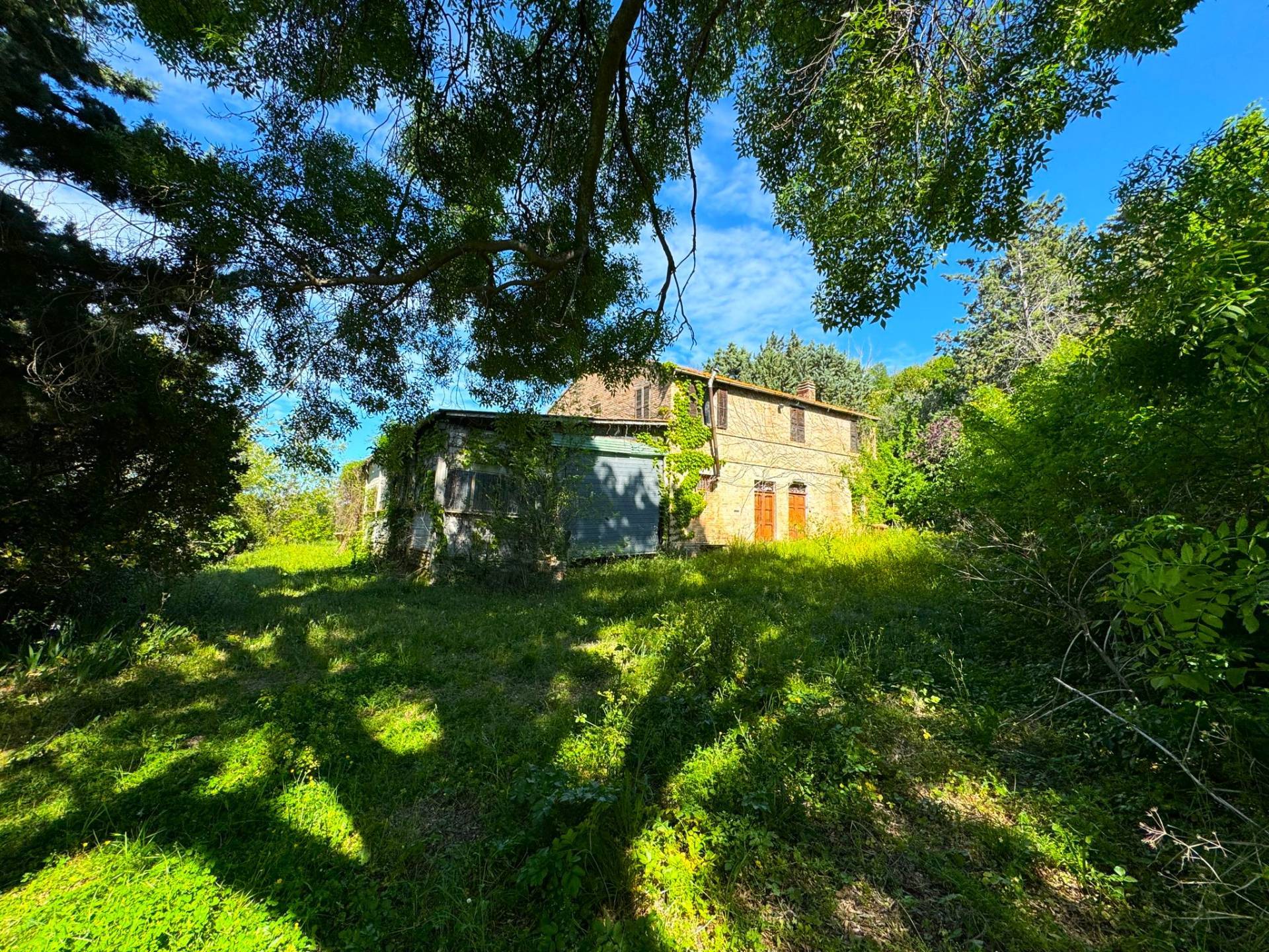 Casa Colonica con Terreno in vendita a Fermo