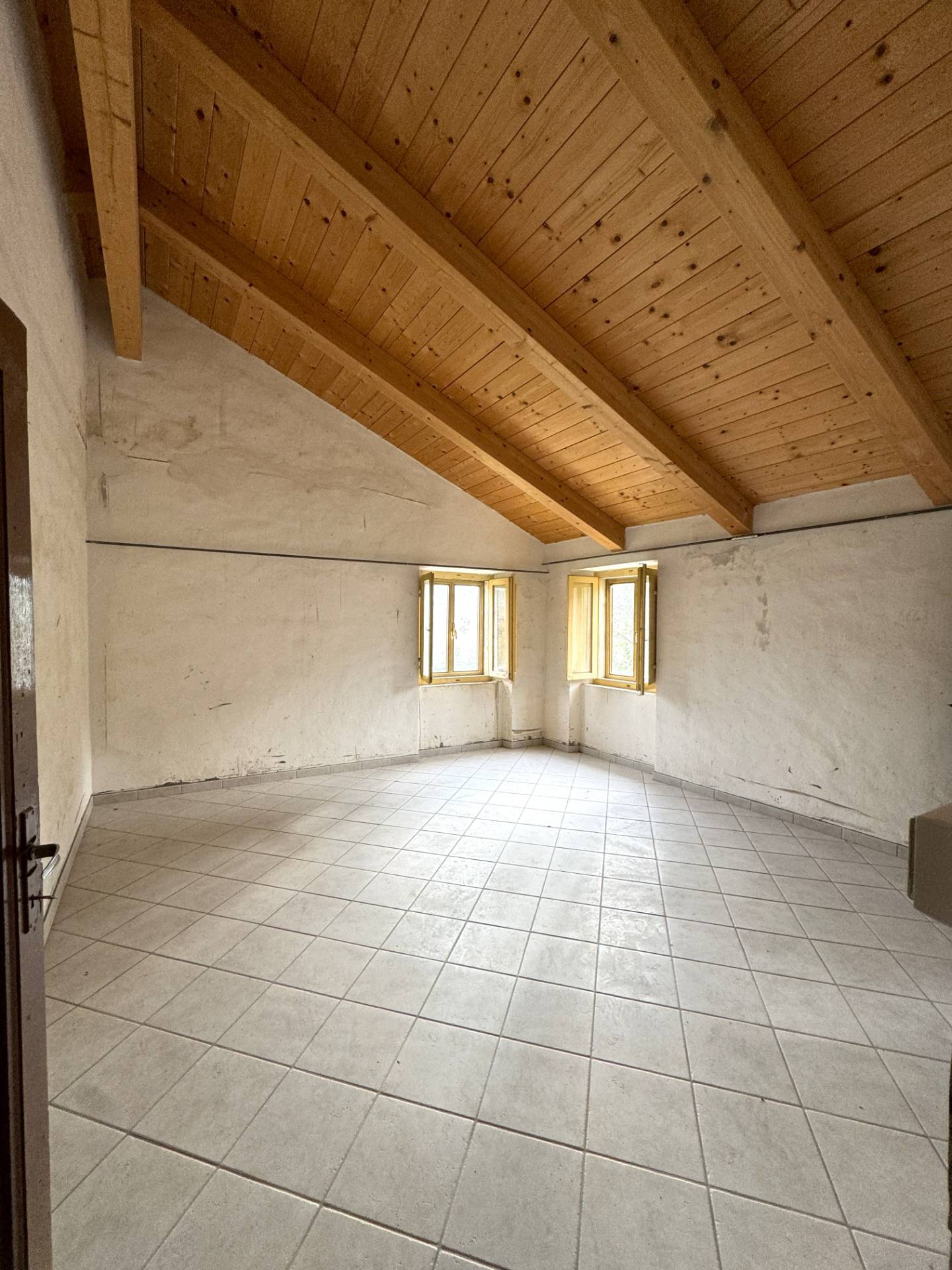 Casa Colonica con Terreno in vendita a Montottone, San Pietro Martire