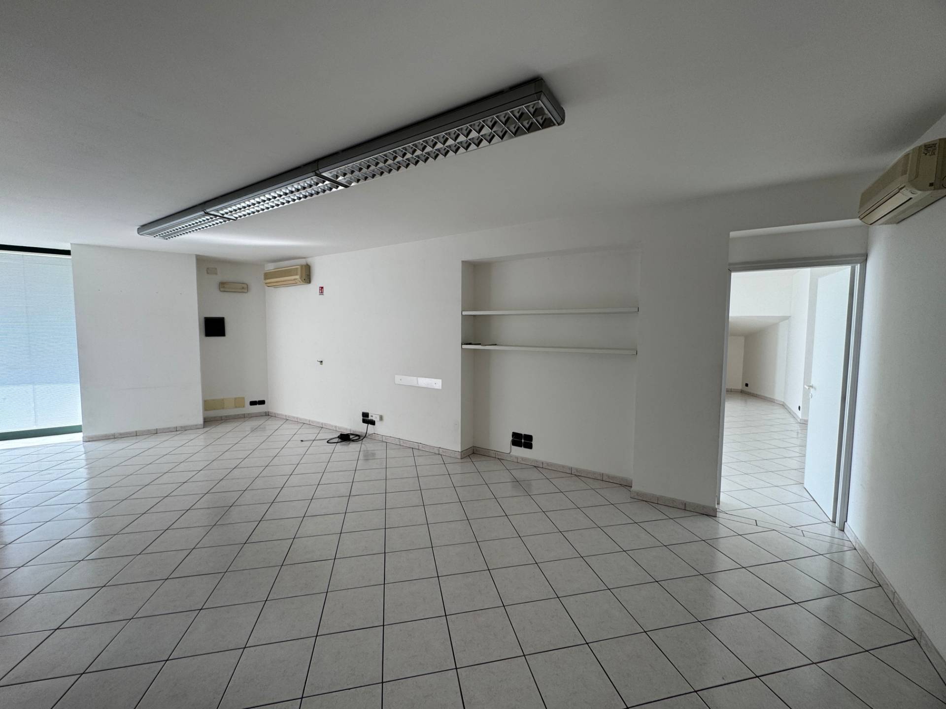 Locale commerciale - artigianale - uffici in affitto a Fermo, Carabinieri - Piscina