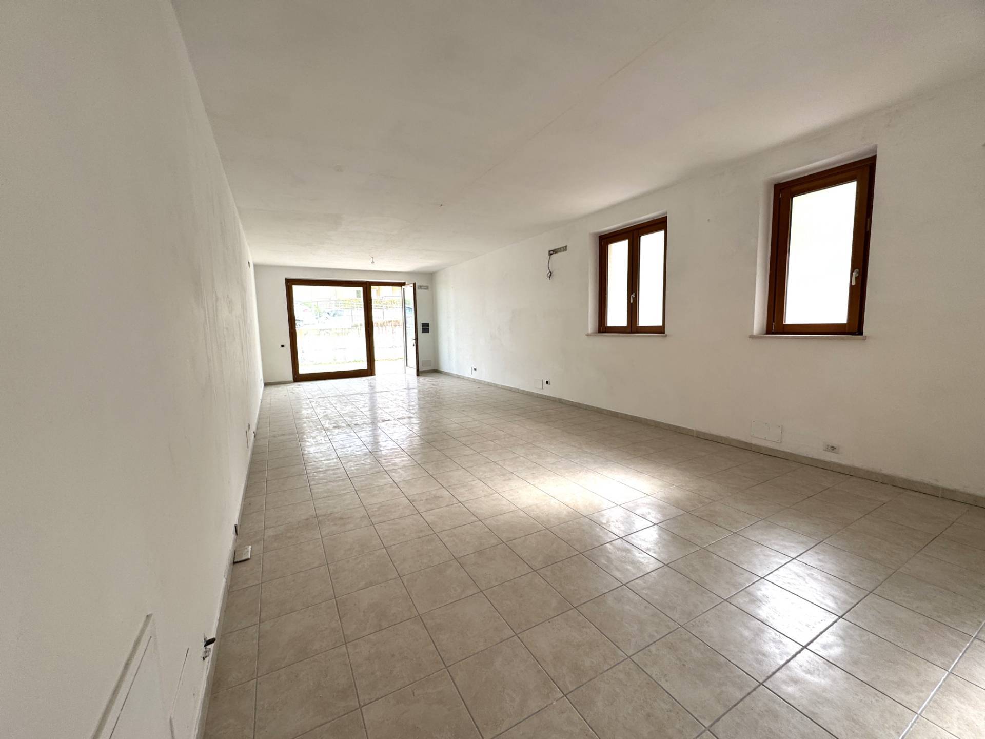 Locale commerciale - artigianale - uffici in vendita a Altidona, Marina di Altidona