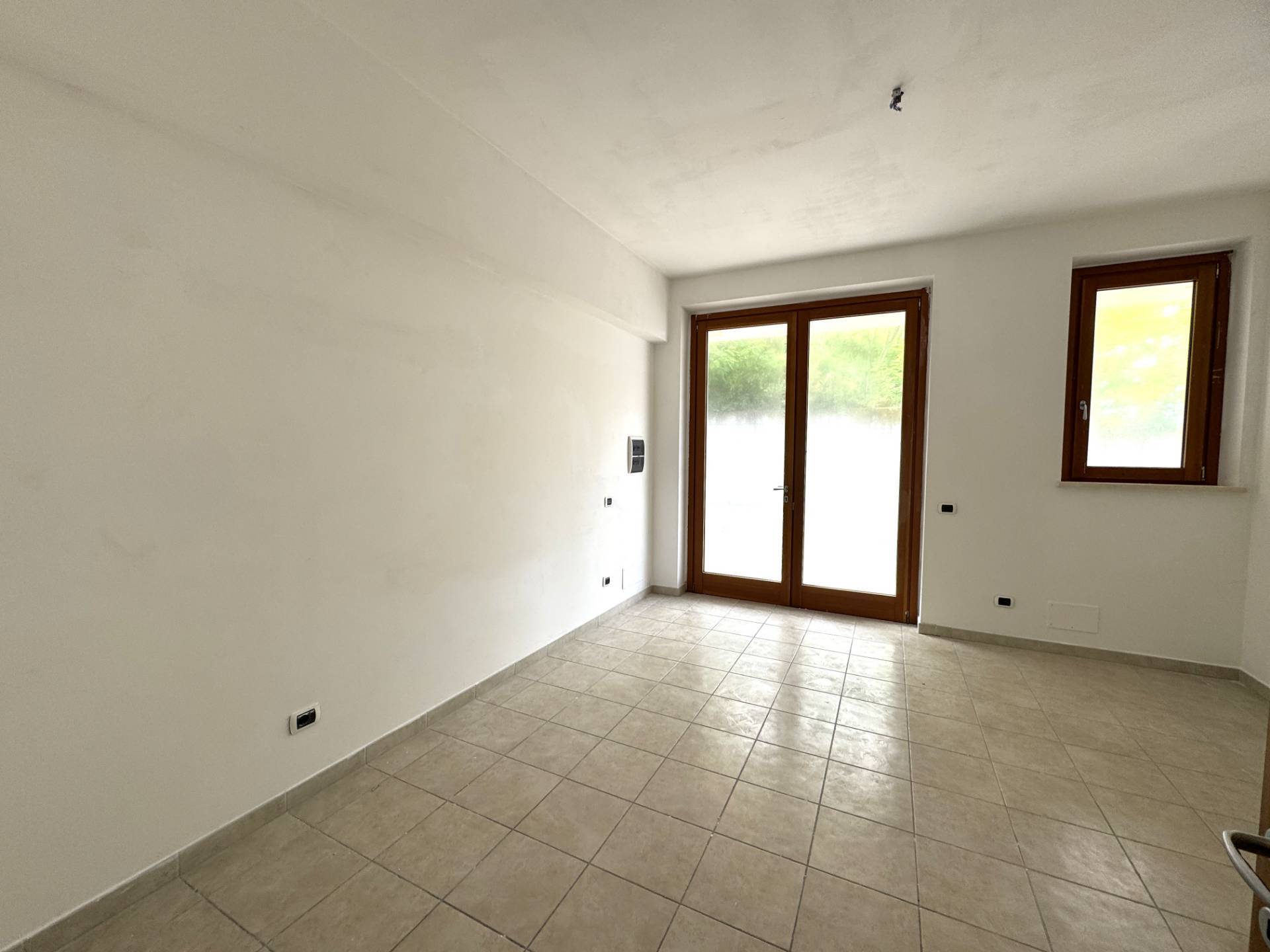 Locale commerciale - artigianale - uffici in vendita a Altidona, Marina di Altidona