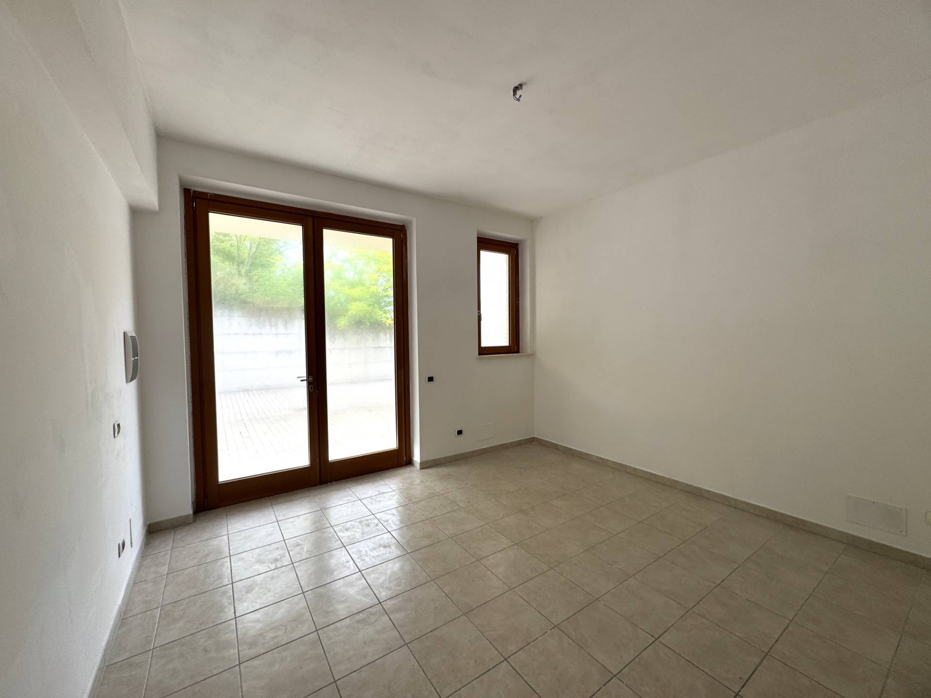 Locale commerciale - artigianale - uffici in vendita a Altidona, Marina di Altidona