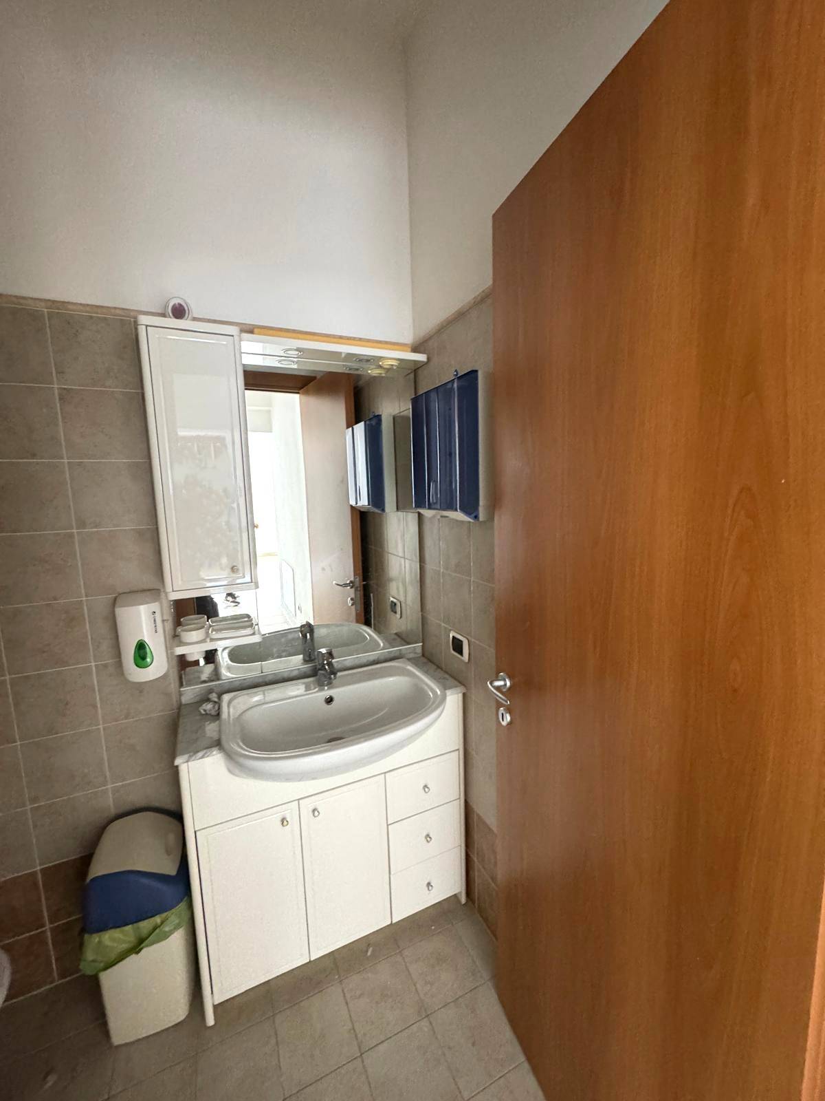 Locale commerciale - artigianale - uffici in vendita a Altidona, Marina di Altidona