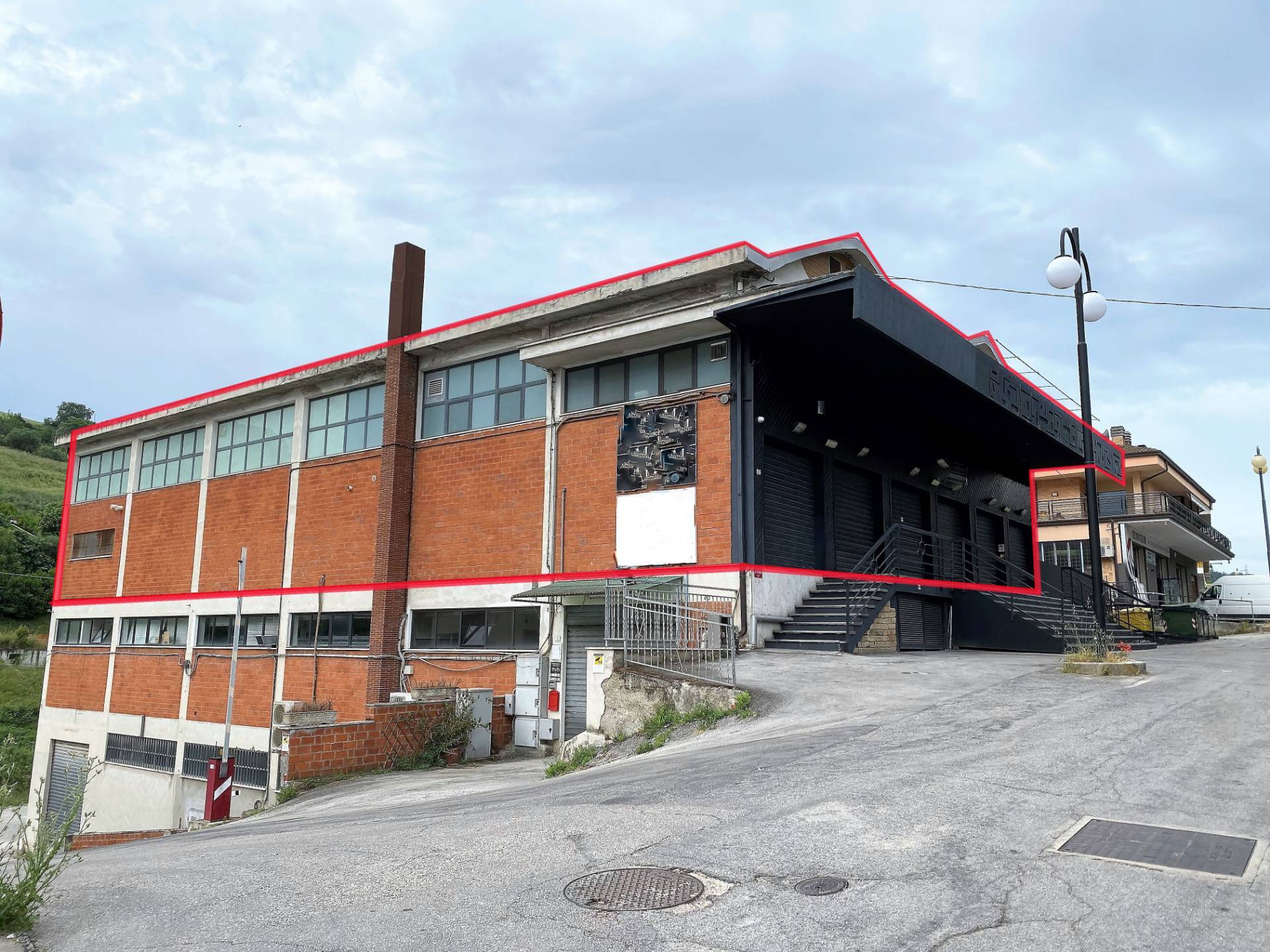 Locale commerciale - artigianale - uffici in vendita a Porto San Giorgio