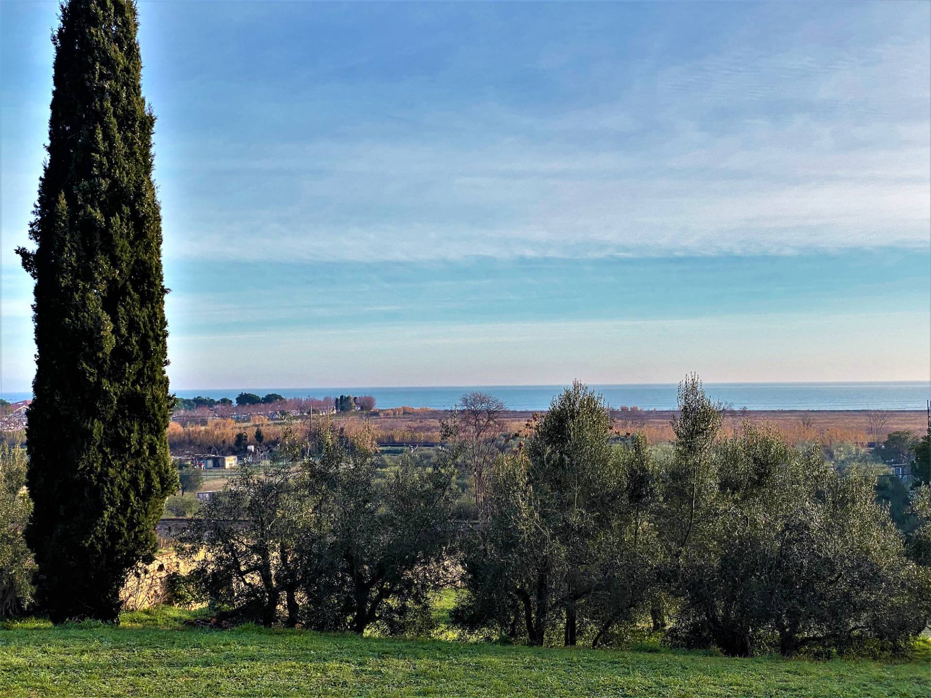 Villa con Giardino in vendita a Fermo, Marina Palmense