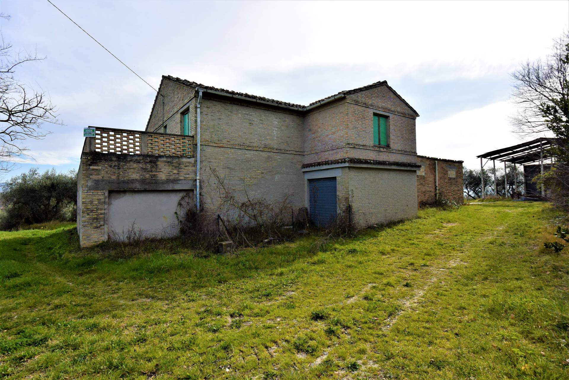 Casa Colonica con Terreno in vendita a Fermo