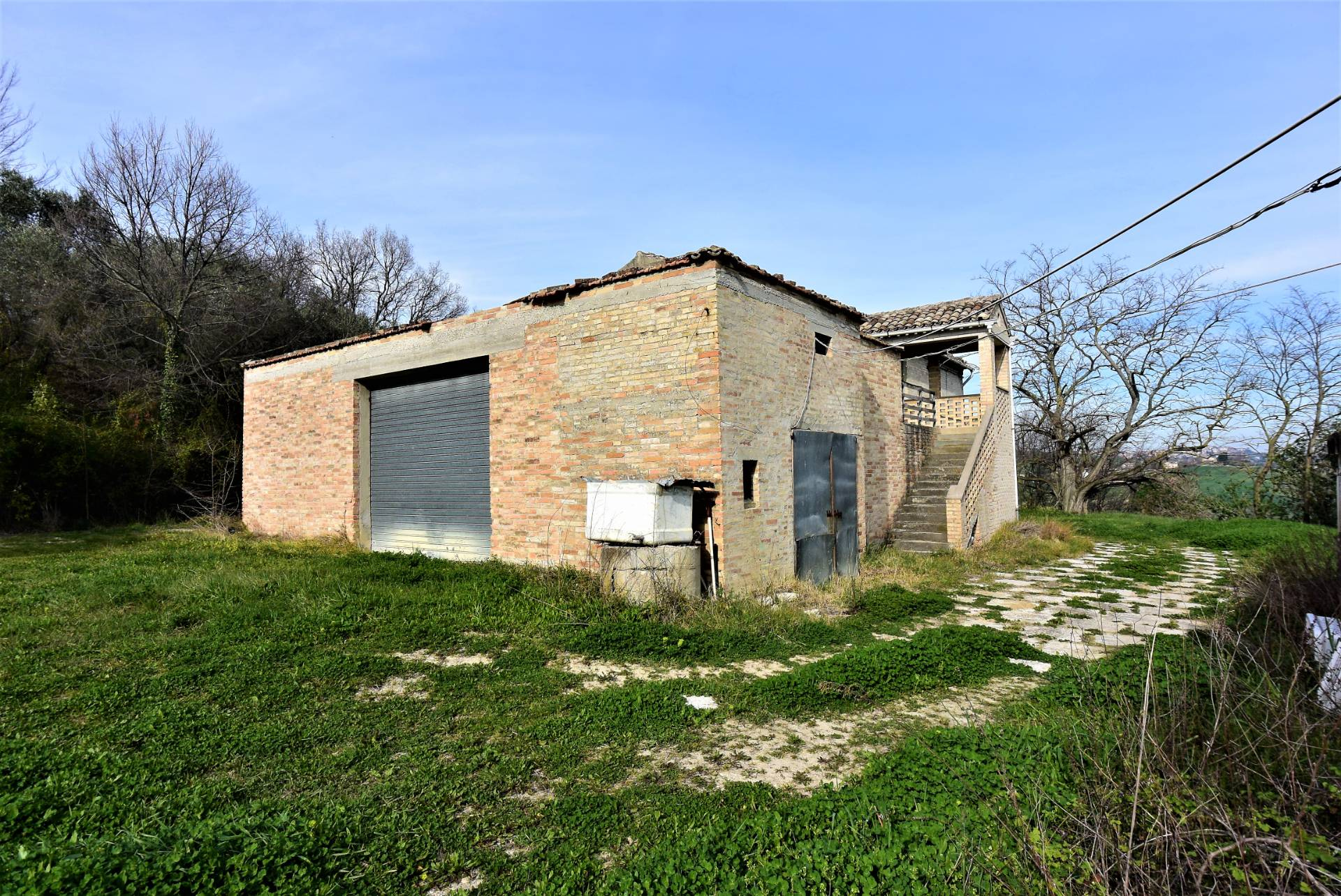 Casa Colonica con Terreno in vendita a Fermo