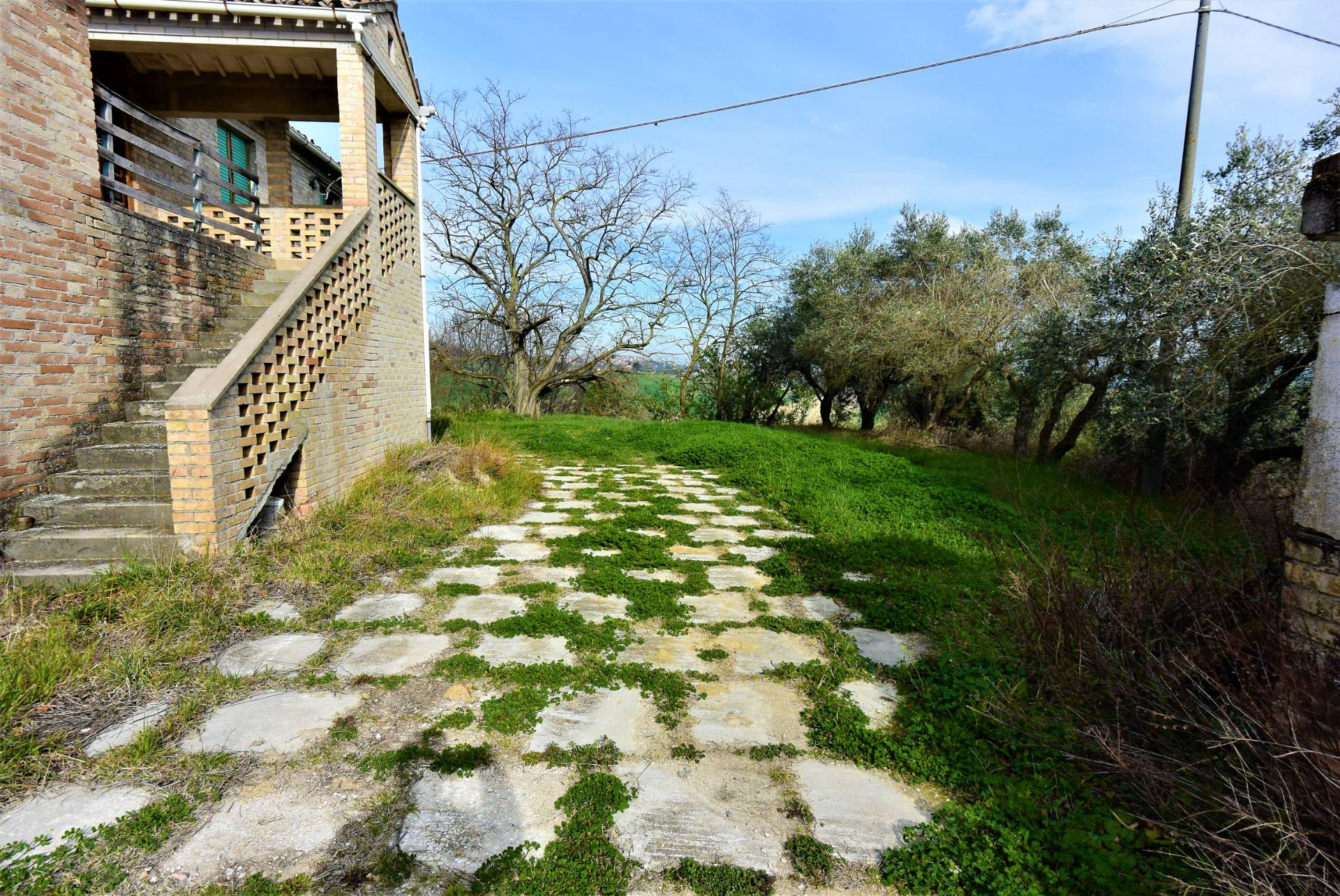 Casa Colonica con Terreno in vendita a Fermo