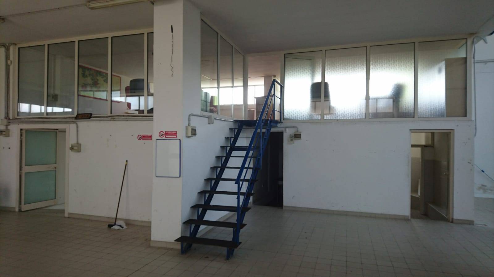 Locale commerciale - artigianale - uffici in vendita a Lapedona