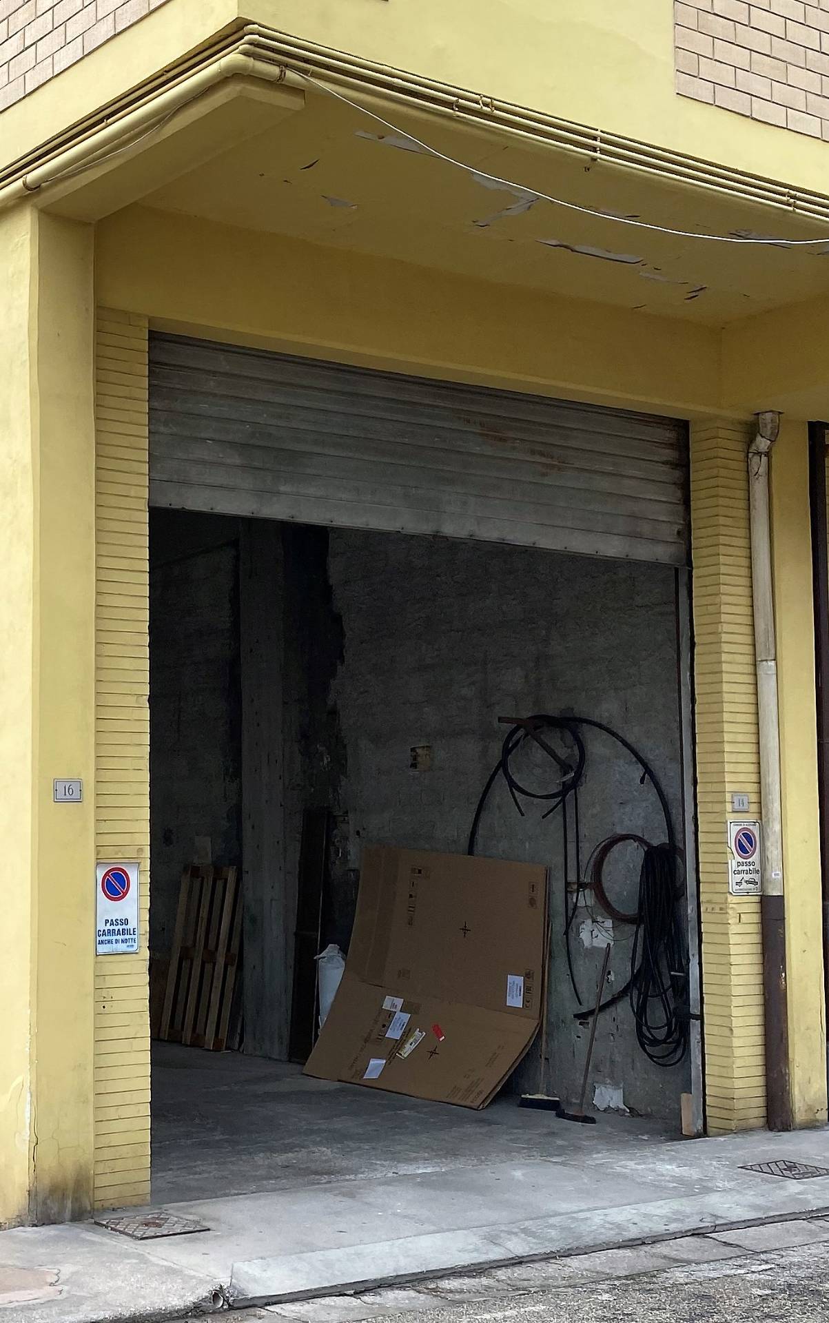 Rimessa in vendita a Altidona, Marina di Altidona