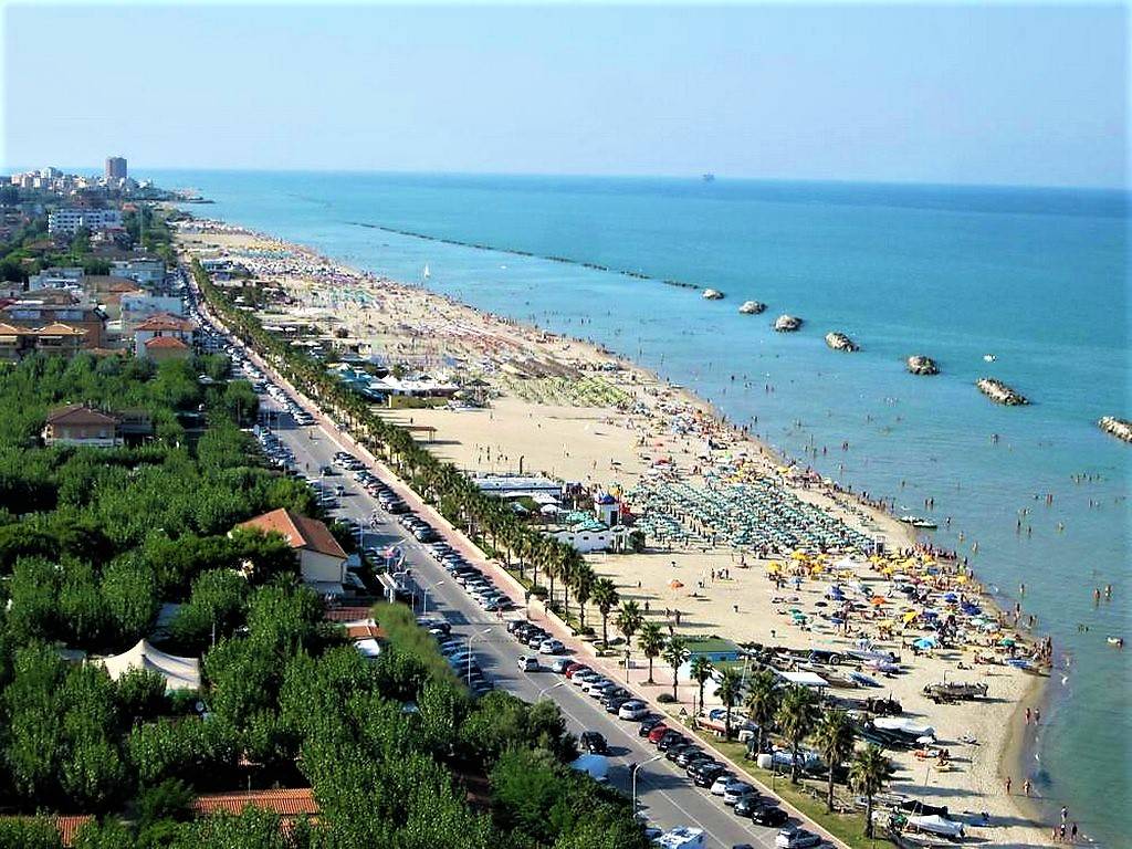 Locale commerciale - artigianale - uffici in vendita a Porto San Giorgio, Zona Sud