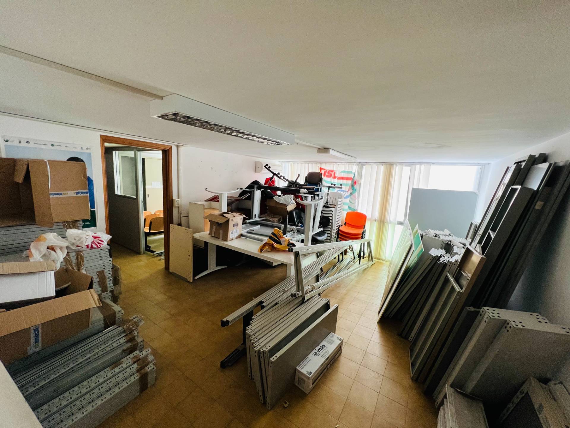 Locale commerciale - artigianale - uffici in vendita a Porto San Giorgio, Piazza Torino