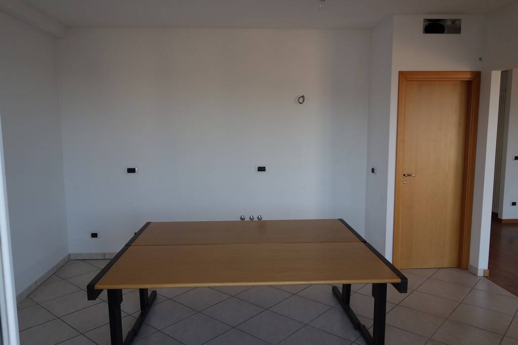 Locale commerciale - artigianale - uffici in affitto a Porto San Giorgio, Salvano