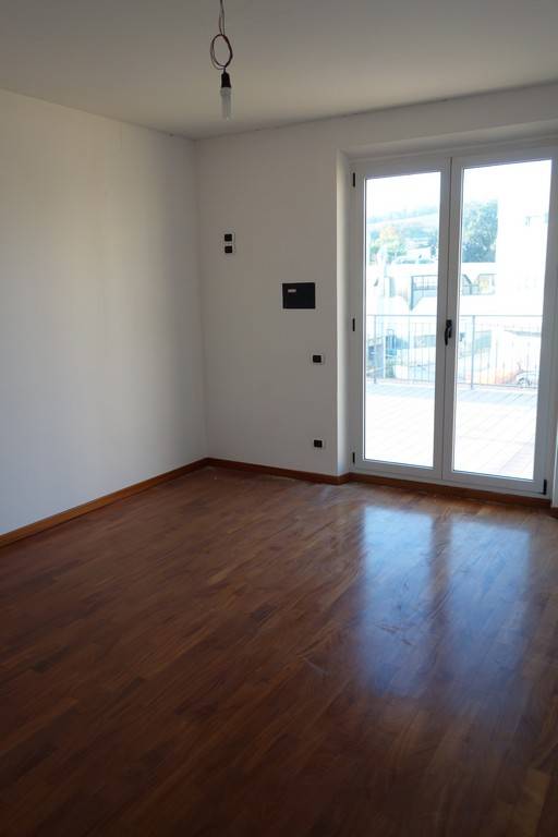 Locale commerciale - artigianale - uffici in affitto a Porto San Giorgio, Salvano