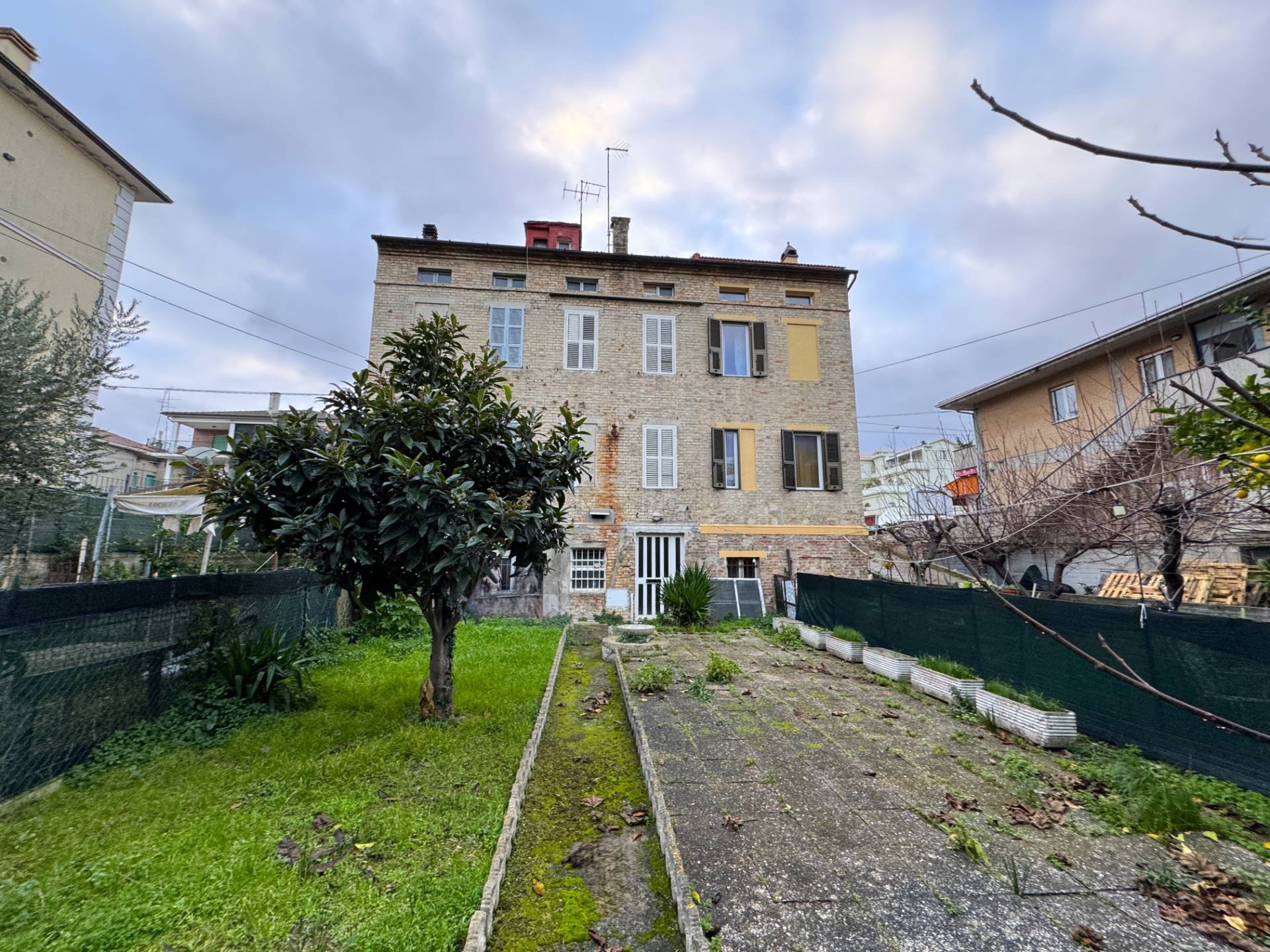 Casa singola - Soluzione indipendente in vendita a Porto San Giorgio, Piazza Torino