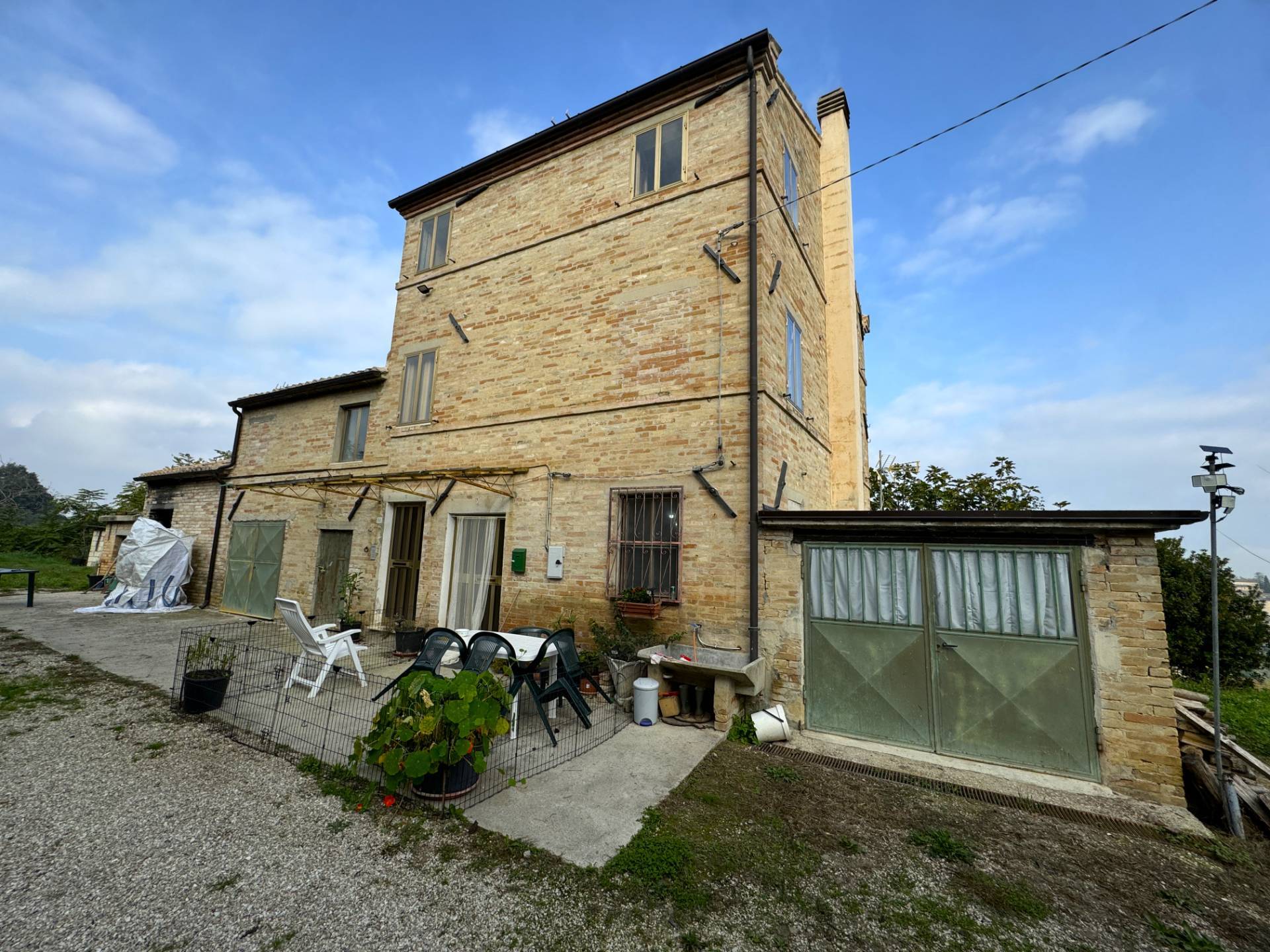 Casa Colonica con Terreno in vendita a Montottone, San Pietro Martire