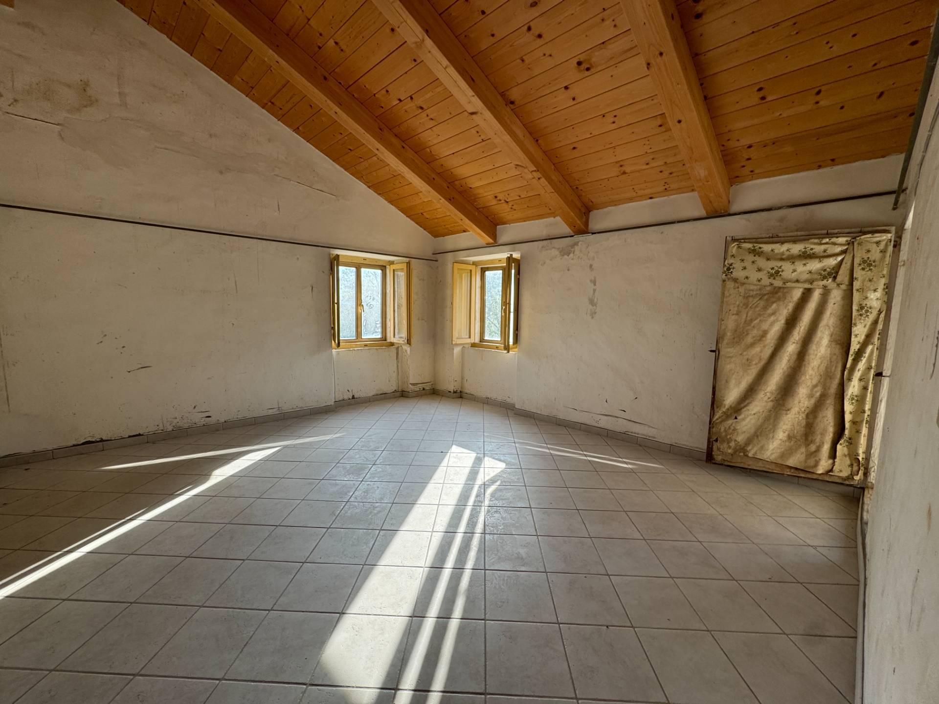 Casa Colonica con Terreno in vendita a Montottone, San Pietro Martire