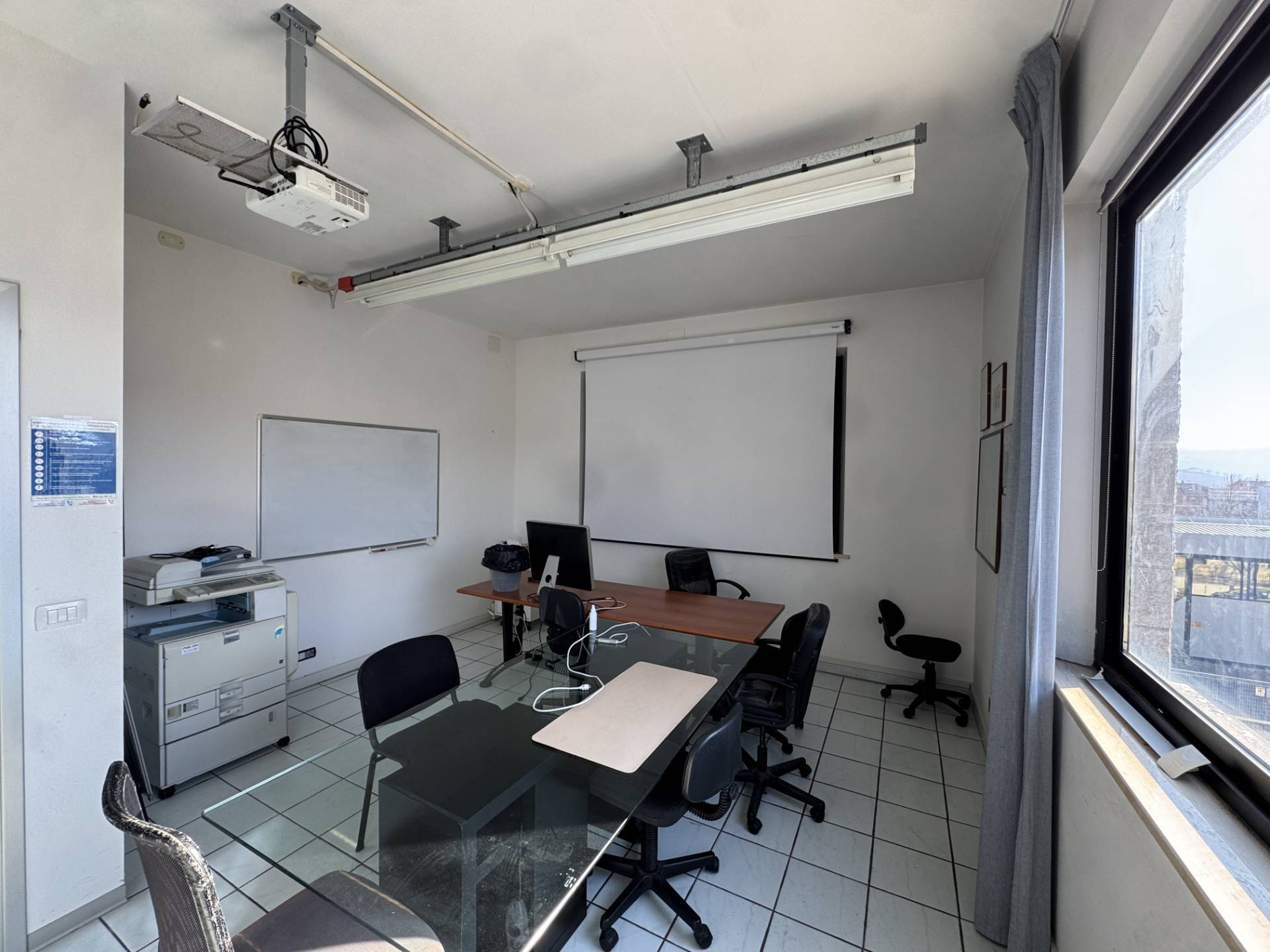 Locale commerciale - artigianale - uffici in affitto a Porto San Giorgio, Salvano