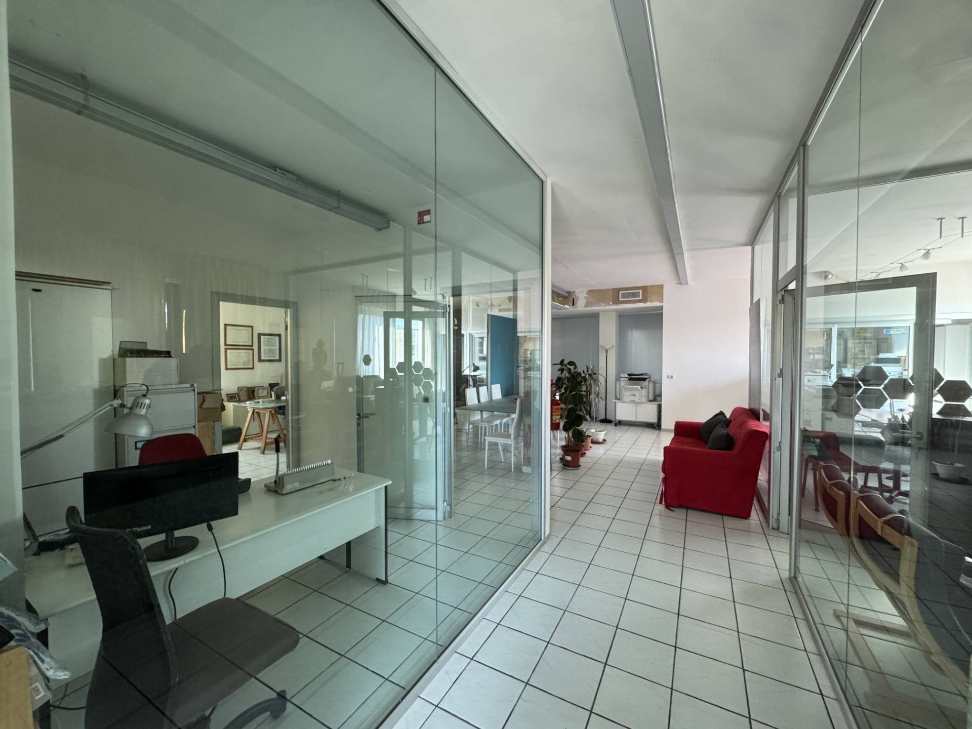 Locale commerciale - artigianale - uffici in affitto a Porto San Giorgio, Salvano