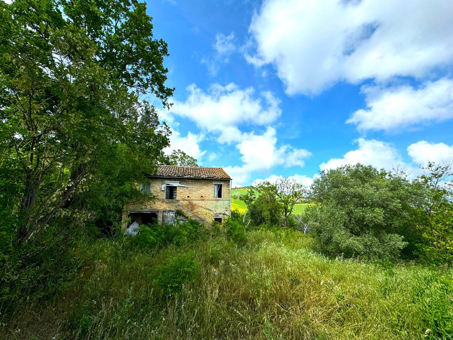 Casa Colonica con Terreno in vendita a Fermo