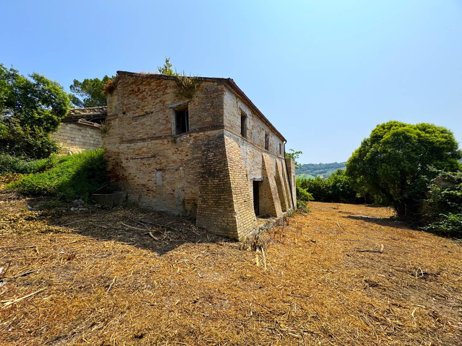 Casa Colonica con Terreno in vendita a Sant'Elpidio a Mare