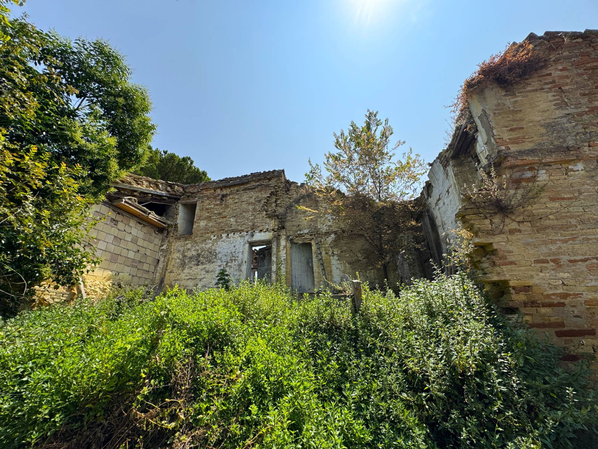 Casa Colonica con Terreno in vendita a Sant'Elpidio a Mare